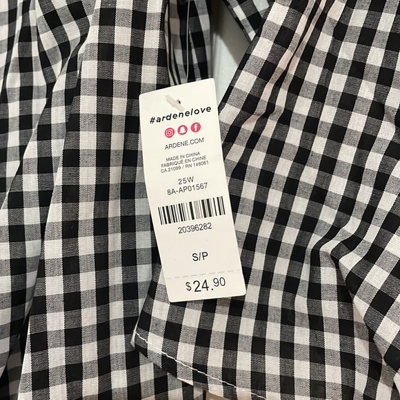 Cute brand new off-shoulder shirt from Ardene. Sleeves have a cute slit and tie - Picture 2 of 3